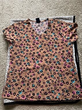 Chloe Tan Leopard Print Short Sleeve Top with Pink & Blue Spots